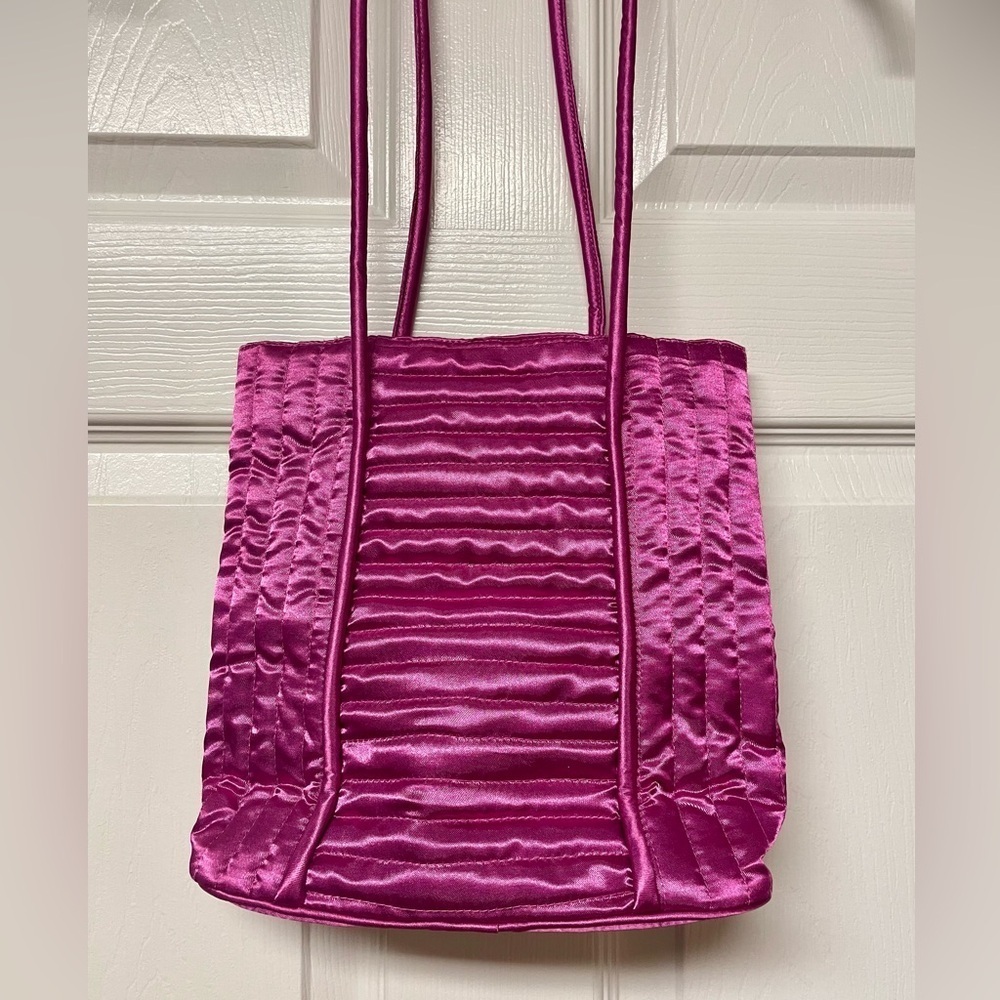 NWOT NaRaYa Satin Quilted Bucket Shoulder Bag Zip closure in Rose Pink - Picture 4 of 9